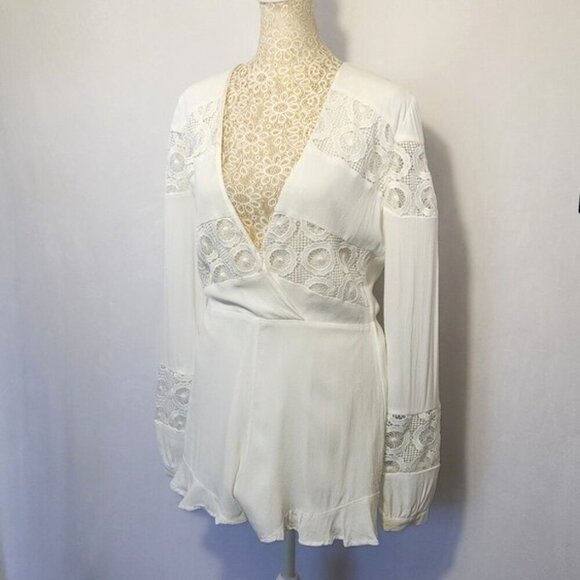 Lovers + Friends Revolve Women's Size S White Jesse Crochet Long Sleeve Romper - Picture 3 of 15